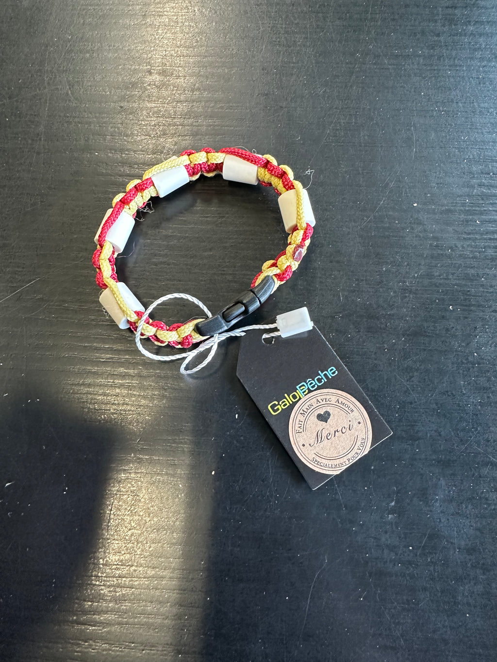 BRACELET FAIT MAIN – ANTI-TIQUE, MOUSTIQUES & POUX (PERLES CERAMIQUES & CITRONNELLE)
